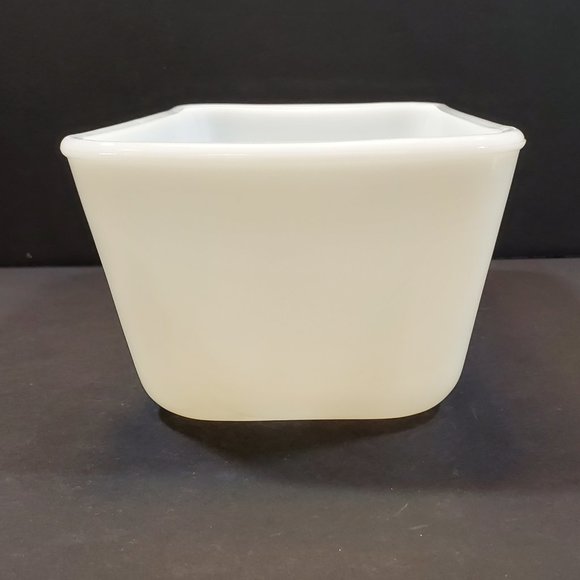 Westinghouse White Lidded Refrigerator Dish Food Storage Dish with Domed Lid - Picture 5 of 11